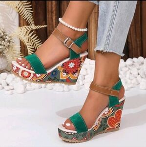 Women's Thick Platform Wedge Heel Floral Patterned Summer Sandals